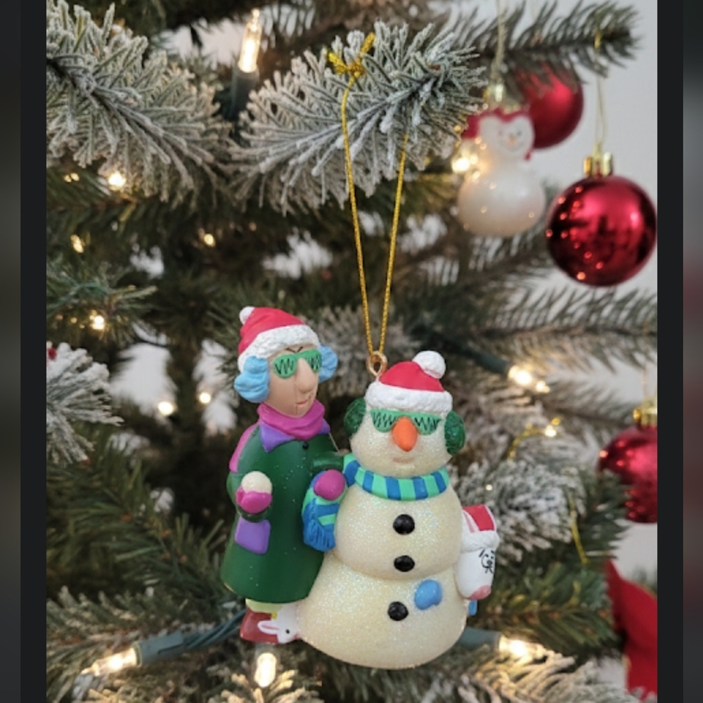 ❤️5/$25   Hallmark Vintage 2000 Maxine Ornament